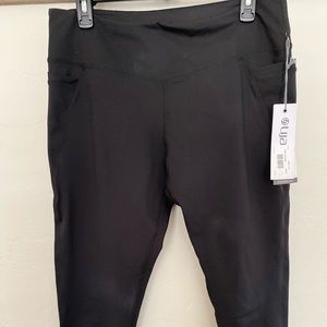 LIJA Golf Capri Pants 
Color-Black Size- Large